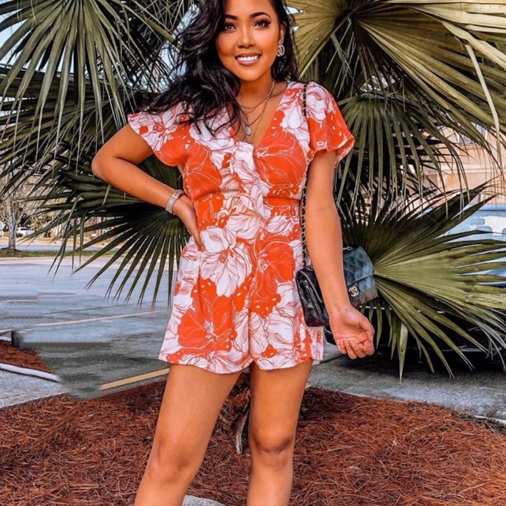 Floral romper 🤍